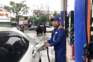 Giá xăng tăng sau ba lần giảm liên tiếp