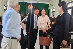 Người phụ nữ trúng vé số giải đặc biệt bị rách thắng kiện